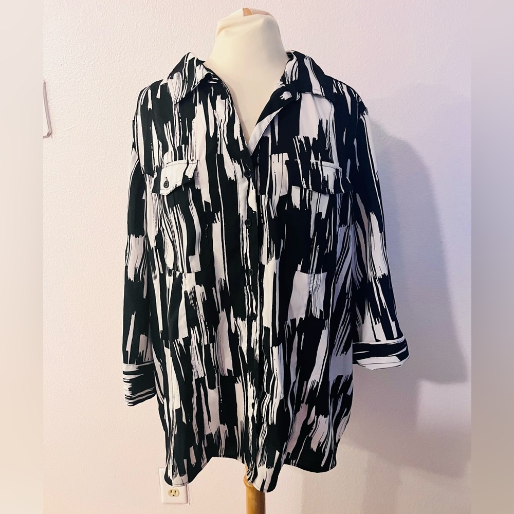 NEW Maggie Barnes brush stroke black/white button down